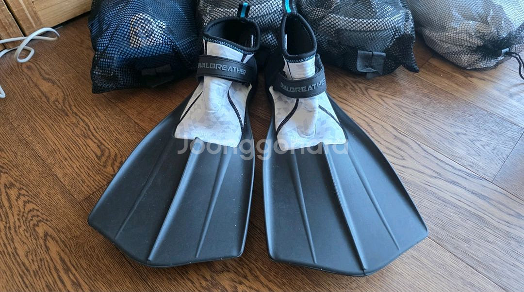 듀얼브레서 오리발 250mm 판매합니다.--0