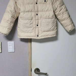 빈폴키즈 아이보리 패딩 140사이즈입니다- 전체 치수 가슴둘레 71cm- 사용 연령 9~10세 권장