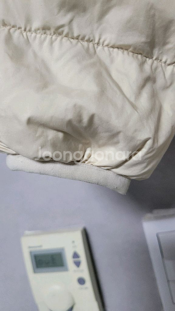 빈폴키즈 아이보리 패딩 140사이즈입니다- 전체 치수 가슴둘레 71cm- 사용 연령 9~10세 권장--2