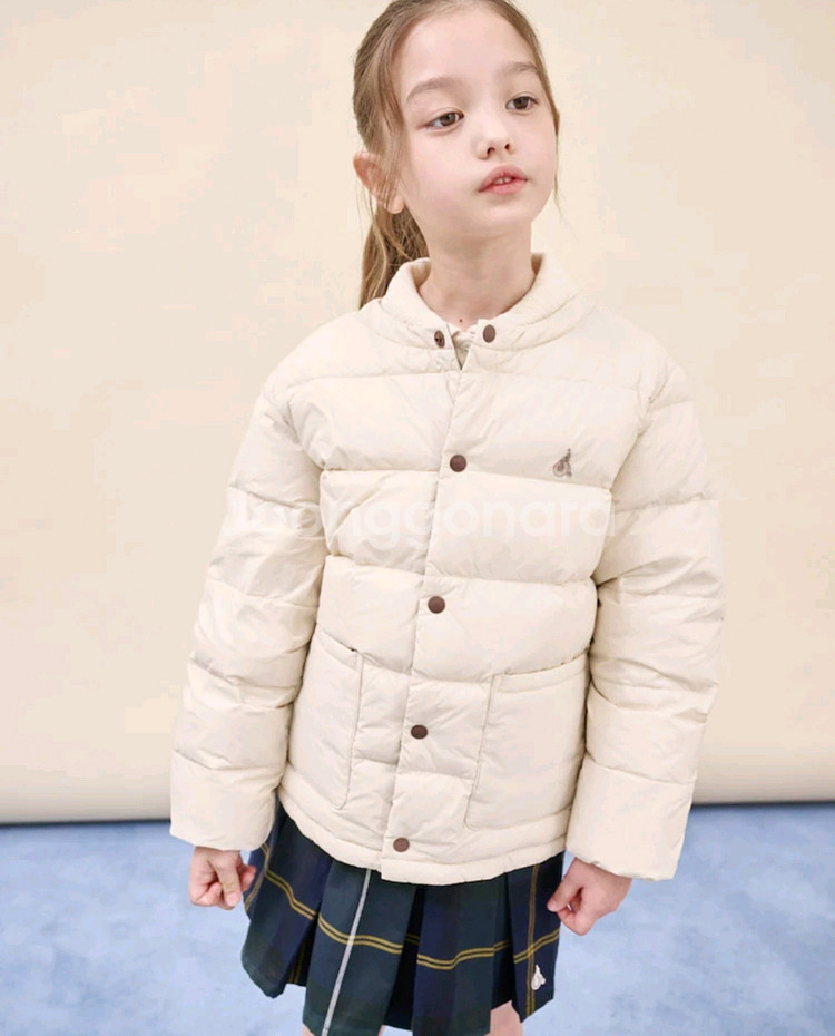 빈폴키즈 아이보리 패딩 140사이즈입니다- 전체 치수 가슴둘레 71cm- 사용 연령 9~10세 권장--9