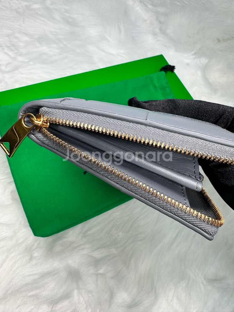 보테가베네타 카세트 지퍼 어라운드 지갑--1