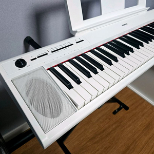 야마하 NP-12 화이트 + 건반 거치대 (디지털 피아노)