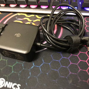 노트킹 19V 3.42A 65W (3.0x1.0mm) GaN 접지형 월마운트 노트북 전원어댑터 충전기