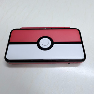 닌텐도 2DS XL 몬스터볼 에디션