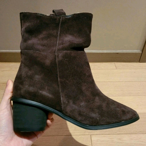 새상품 세무 무스탕 안쪽전체털 발목 부츠 230