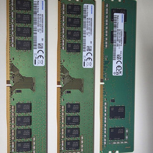 DDR4 8GB 메모리 2933 2개 3200 1개 개당 3 , 3.5 에 판매합니다