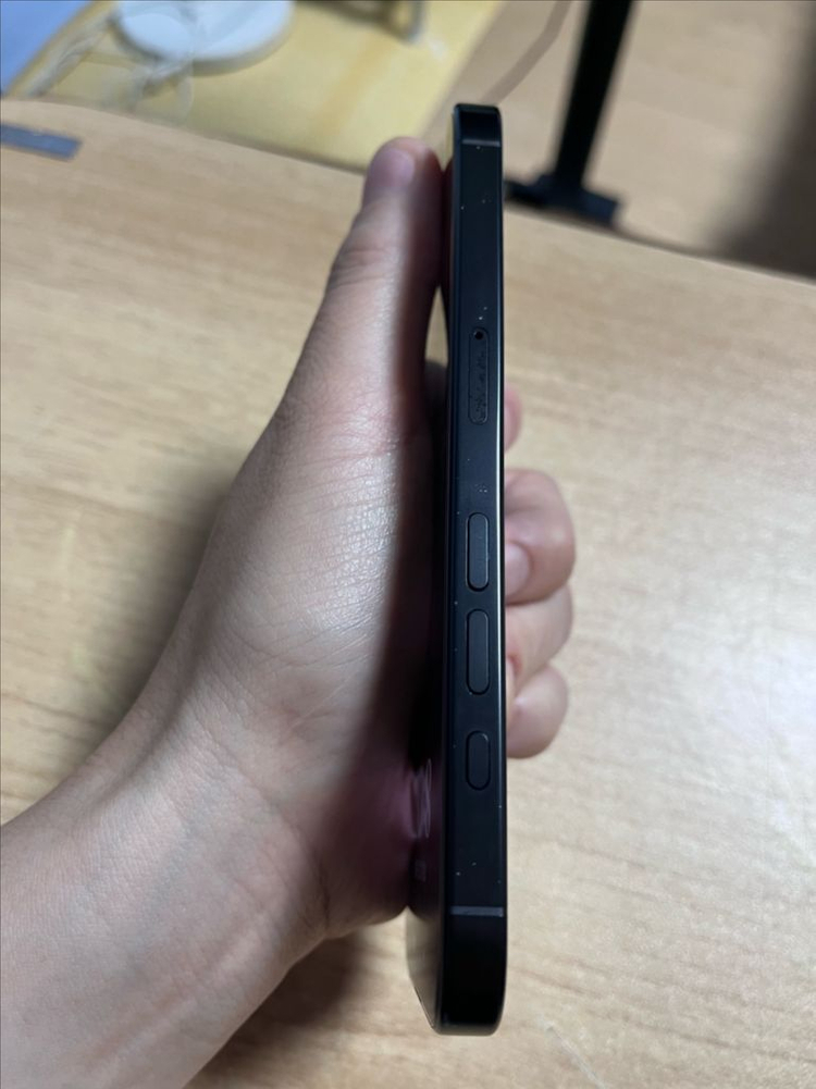 아이폰 16프로 256 블랙 팝니다--5