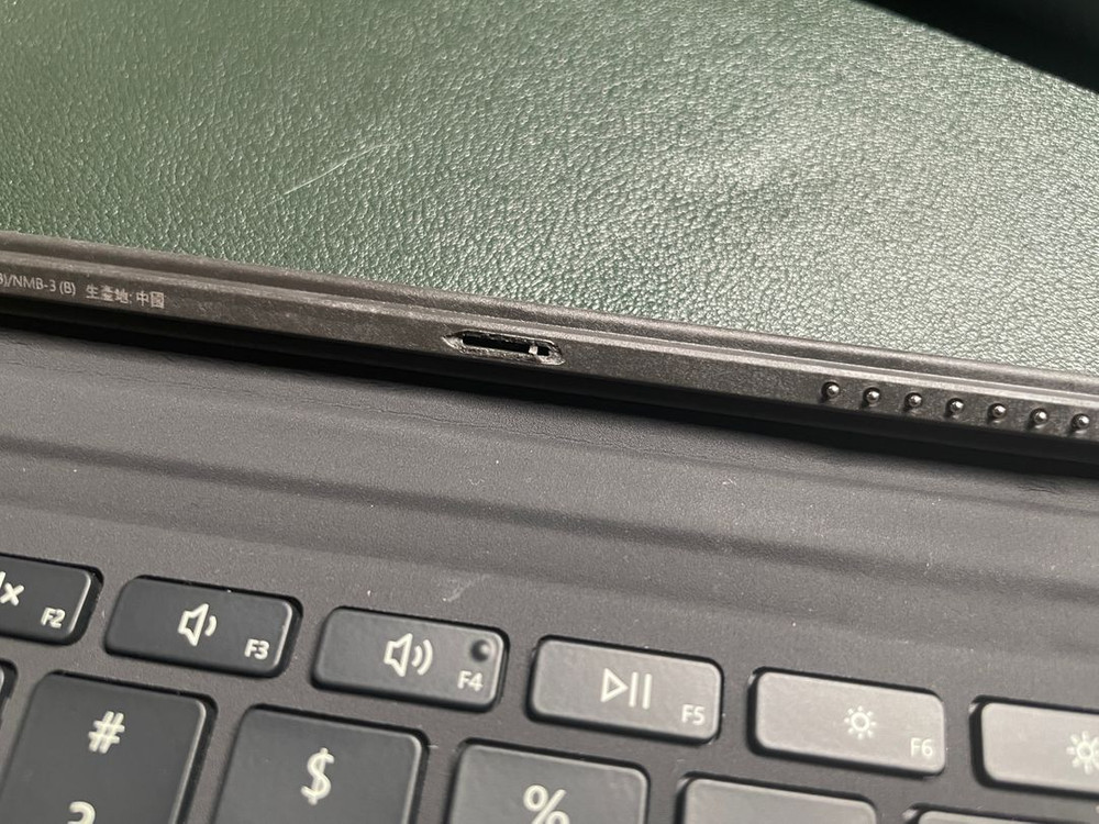 서피스고 타입커버 키보드 블랙색상 판매 이미지