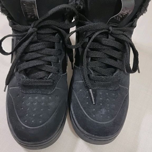 나이키 여성 검정 버로우 미드 235 새상품