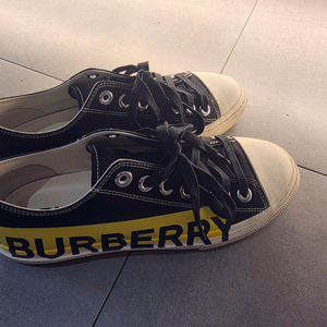 버버리 로고 스니커즈 40사이즈