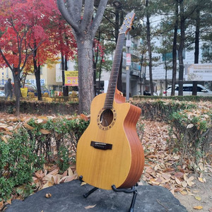 버스킹용 통기타 추천 한국산 탑솔리드 픽업장착 기타 판매