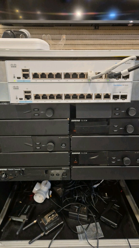 시스코 CISCO CBS350-8T-E-2G 네트워크 스위치 공유기--1