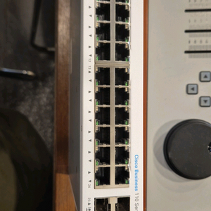 CISCO 비즈니스 CBS110-24T 스위치 네트워크 공유기