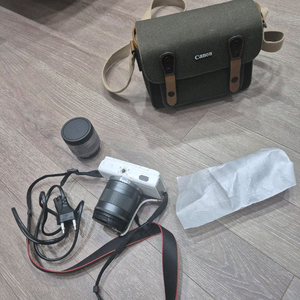 캐논EOS M100 15-45MM 11-22MM 세트팝니다