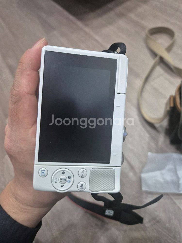 캐논EOS M100 15-45MM 11-22MM 세트팝니다--9