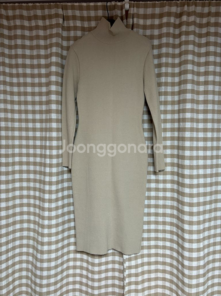 (블로썸 제품)비스코스 S라인 볼륨 니트원피스 베이지/블랙 F--1