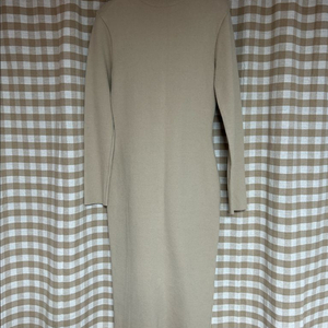 (블로썸 제품)비스코스 S라인 볼륨 니트원피스 베이지/블랙 F