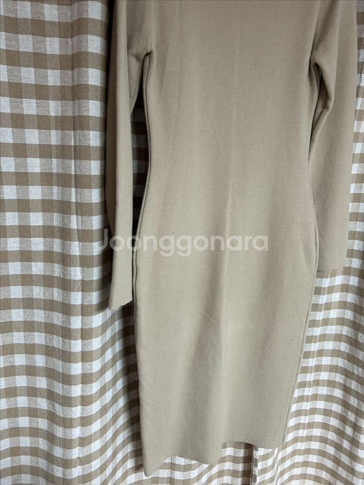 (블로썸 제품)비스코스 S라인 볼륨 니트원피스 베이지/블랙 F--4