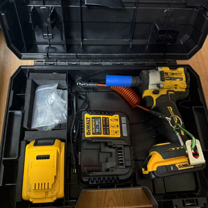 디월트 DCF922 임팩렌치 세트