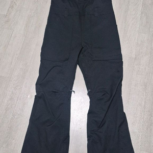 Burton(버튼) 보드 멜빵바지 M 사이즈 팝니다 :) *11월 30일까지만 판매