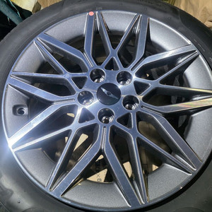 제네시스 G80 순정 임판급 18인치 휠 타이어 팝니다.