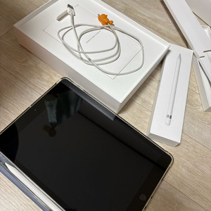 아이패드 8세대 (128GB/ wifi모델) +애플펜슬 1세대 풀박스