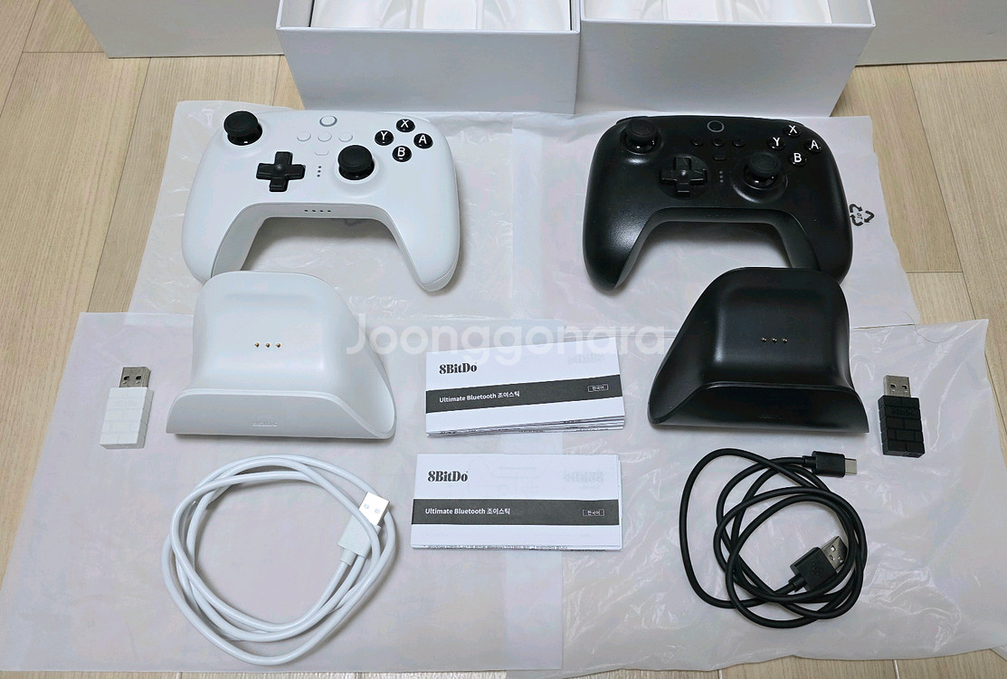 8BitDo 얼티메이트 블루투스 컨트롤러 블랙&화이트 NS--0
