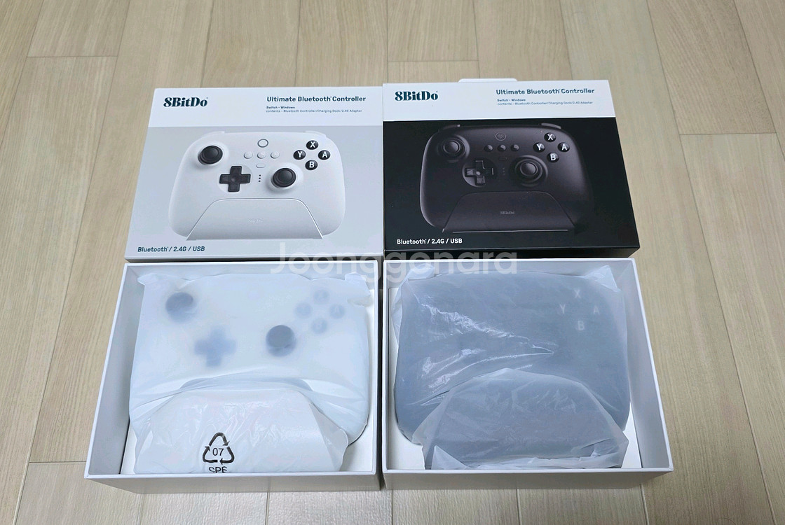 8BitDo 얼티메이트 블루투스 컨트롤러 블랙&화이트 NS--2
