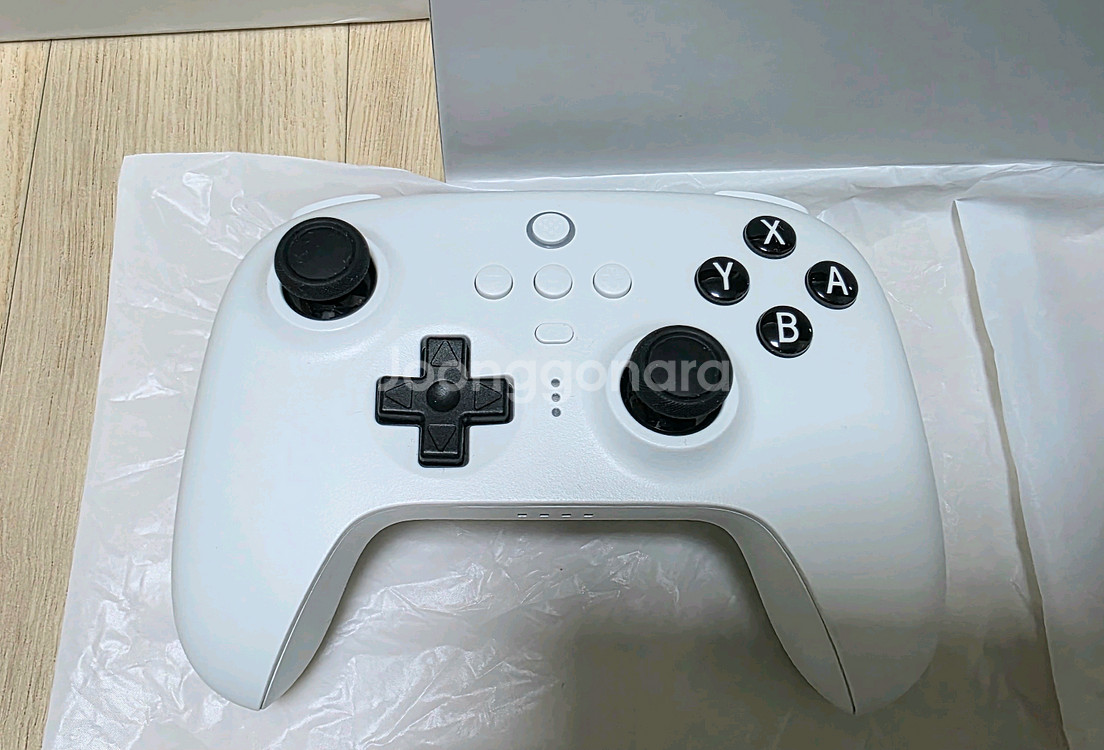 8BitDo 얼티메이트 블루투스 컨트롤러 블랙&화이트 NS--3