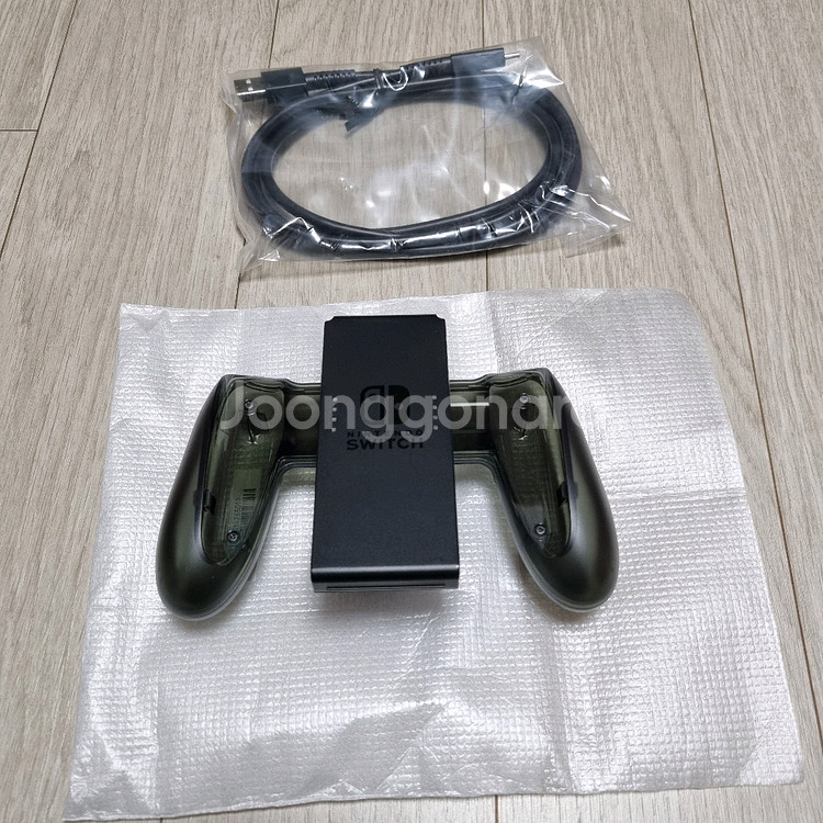닌텐도 스위치 정품 조이콘 충전 그립--1