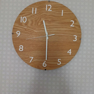나무 벽시계