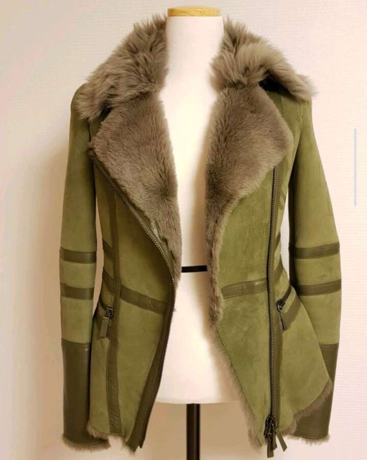 엠포리오아르마니 무스탕 38사이즈--2