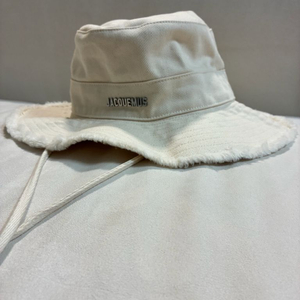 JACQUEMUS 자크뮈스 르 밥 아티초크 버킷햇 오프화이트