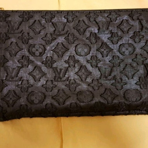 루이뷔통 실크클러치