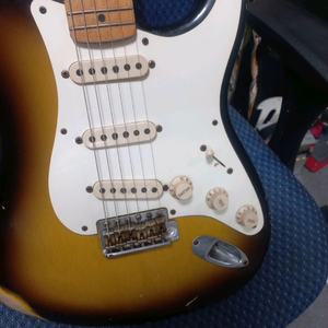 펜더 스토라케스터 56년산 일렉기타