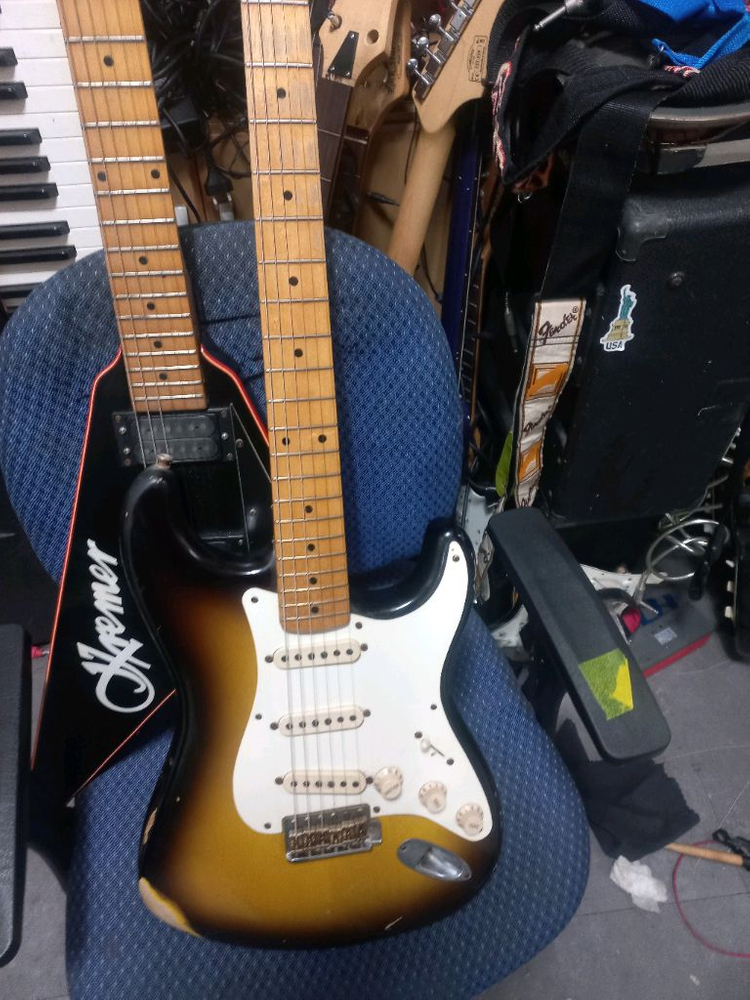 펜더 스토라케스터 56년산 일렉기타 이미지