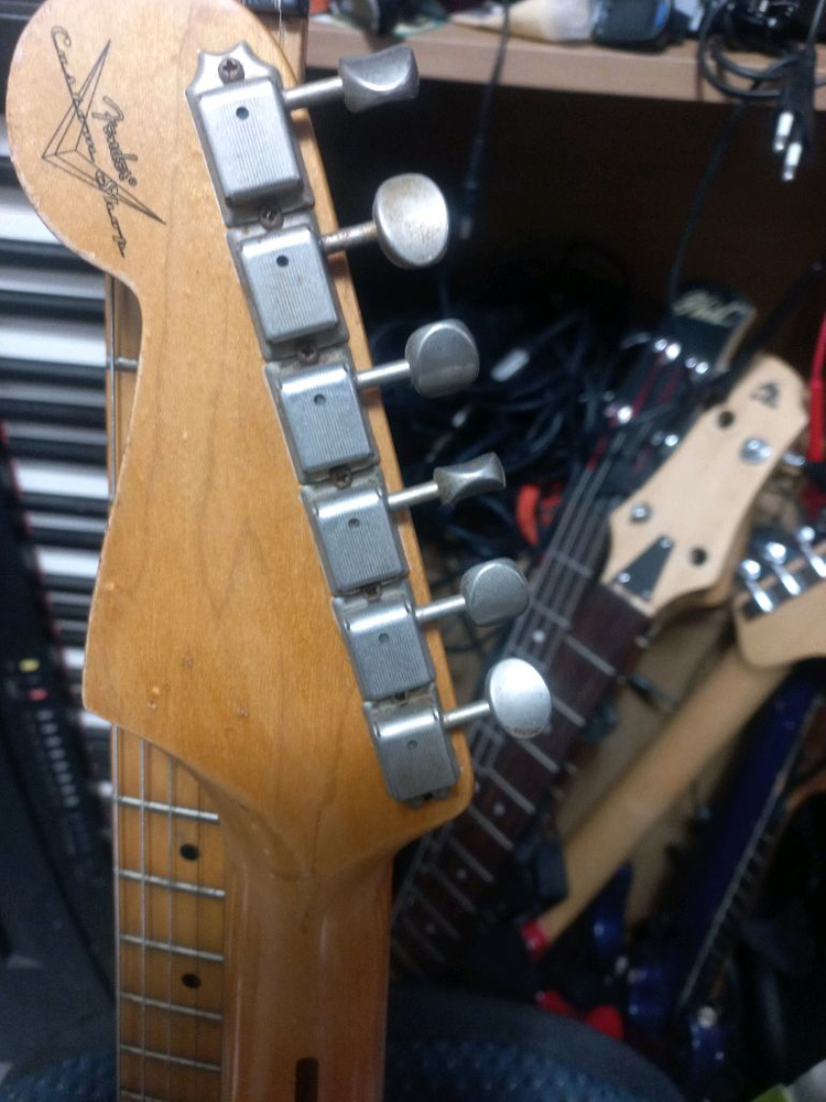 펜더 스토라케스터 56년산 일렉기타 이미지