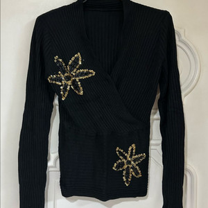 여성 꽃무늬 포인트 랩 긴팔 니트