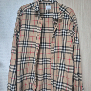 버버리 셔츠 L 사이즈 판매합니다.