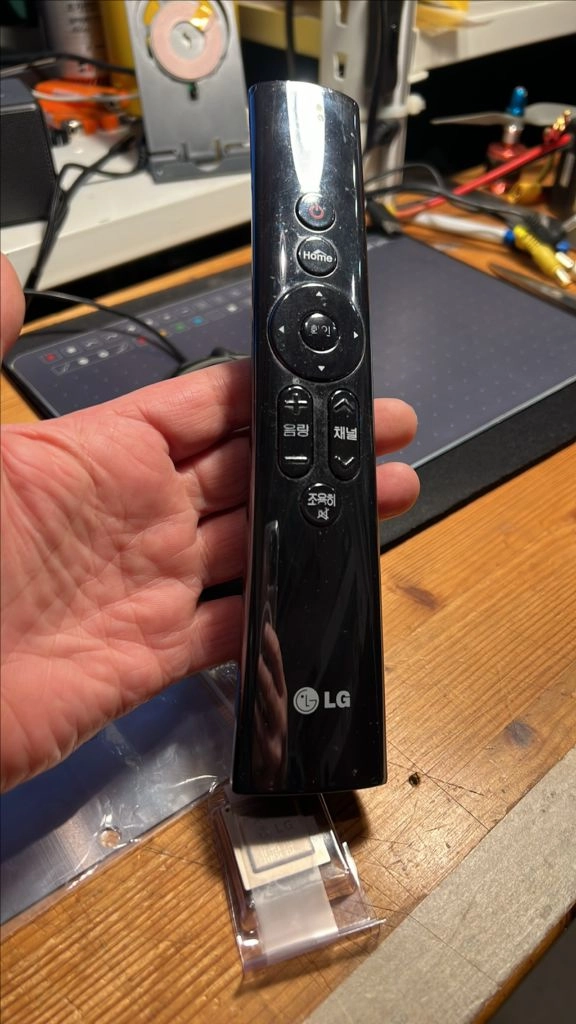 LGE35230 + LG 시네빔 리모컨 이미지