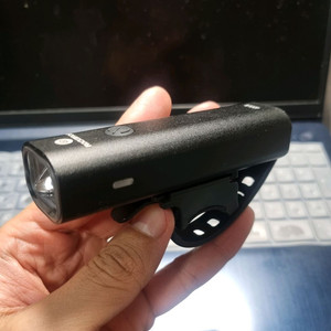 락브로스 충전식 자전거 라이트 팝니다^^