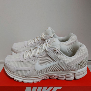 285 나이키 줌보메로5 오어우드 새상품