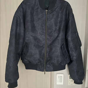 언더마이카 25fw 할로윈 미드 나잇 봄버 1사이즈 팝니다