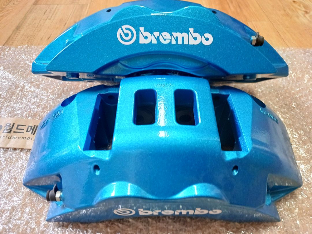 eq900 캘리퍼 18인치용 4피스톤 브레이크 이미지