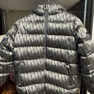 디올 오블리크 신상 컬러 패딩 이미지