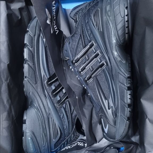 (280) 아디다스 x 퍼렐 월리엄스 젤리피쉬 트리플블랙