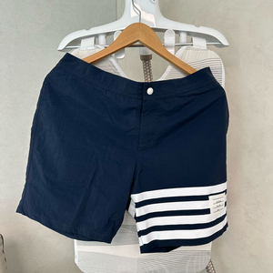 톰브라운 반바지 3사이즈 이미지