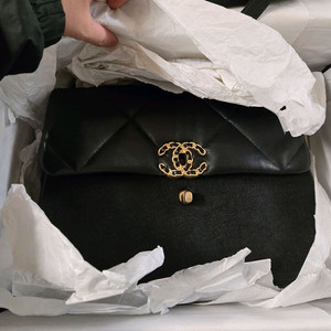 샤넬 19백 라지 블랙 퀼팅 숄더백