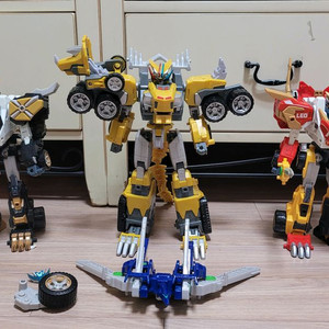 토미카 엔진봇 레오치타, 샤벨팬서, 티라노톱스 팝니다 이미지