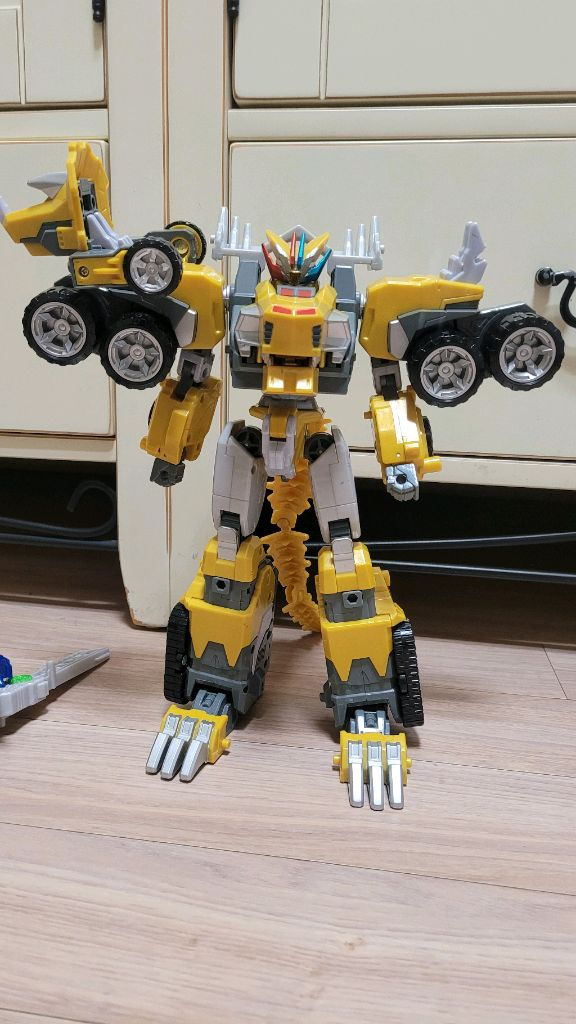 토미카 엔진봇 레오치타, 샤벨팬서, 티라노톱스 팝니다 이미지